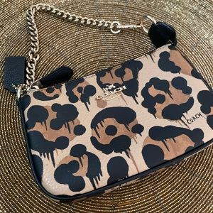 Coach clutch. Stadium size❣️